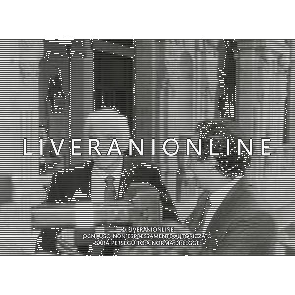 RETROSPETTIVA BURT LANCASTER ATTORE NELLA FOTO BURT LANCASTER A MILANO PALAZZO MARINO NELL\'INCONTRO CON IL SINDACO DI MILANO PAOLO PILLITTERI NELL\'ANNO 1988 AG ALDO LIVERANI SAS