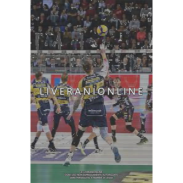 Campionato Italiano di Volley Superlega Serie A 2019/2020 Civitanova, Italia 17/11/2019 Cucine Lube Civitanova - Leo Shoes Modena Nella foto: ServizioZaytsev Ivan (Leo Shoes Modena) FOTO ROBERTO BARTOMEOLI-ALESSIO MARINI-AG ALDO LIVERANI SAS