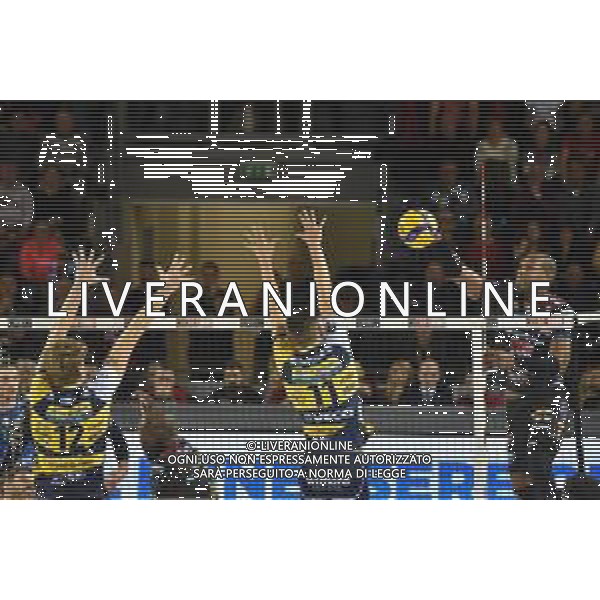 Campionato Italiano di Volley Superlega Serie A 2019/2020 Civitanova, Italia 17/11/2019 Cucine Lube Civitanova - Leo Shoes Modena Nella foto: Schiacciata Leal Yoandy (Cucine Lube Civitanova) Muro Holt Maxwell Philip (Leo Shoes Modena) Christenson Micah (Leo Shoes Modena) FOTO ROBERTO BARTOMEOLI-ALESSIO MARINI-AG ALDO LIVERANI SAS