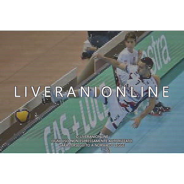 Campionato Italiano di Volley Superlega Serie A 2019/2020 Civitanova, Italia 17/11/2019 Cucine Lube Civitanova - Leo Shoes Modena Nella foto: Tentativo di presa con i piedi di Rossini Salvatore (Leo Shoes Modena) FOTO ROBERTO BARTOMEOLI-ALESSIO MARINI-AG ALDO LIVERANI SAS