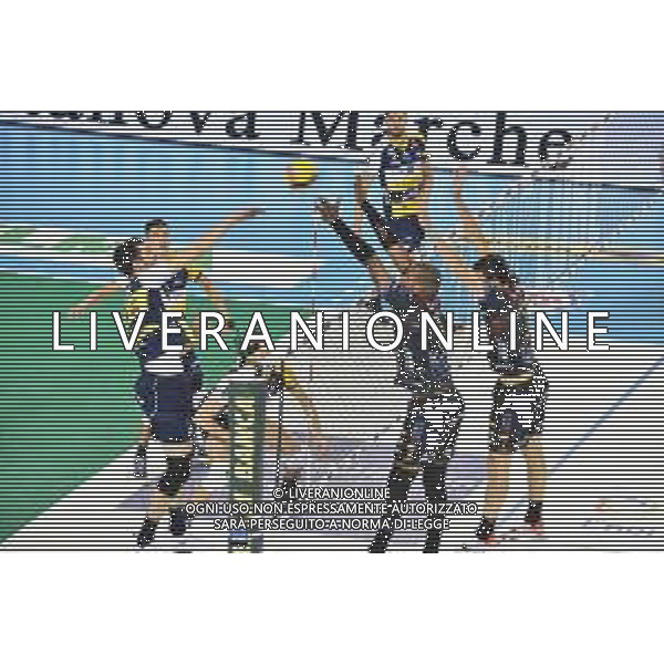 Campionato Italiano di Volley Superlega Serie A 2019/2020 Civitanova, Italia 17/11/2019 Cucine Lube Civitanova - Leo Shoes Modena Nella foto: Schiacciata Anderson Matthew (Leo Shoes Modena) Muro Leal Yoandy (Cucine Lube Civitanova) FOTO ROBERTO BARTOMEOLI-ALESSIO MARINI-AG ALDO LIVERANI SAS