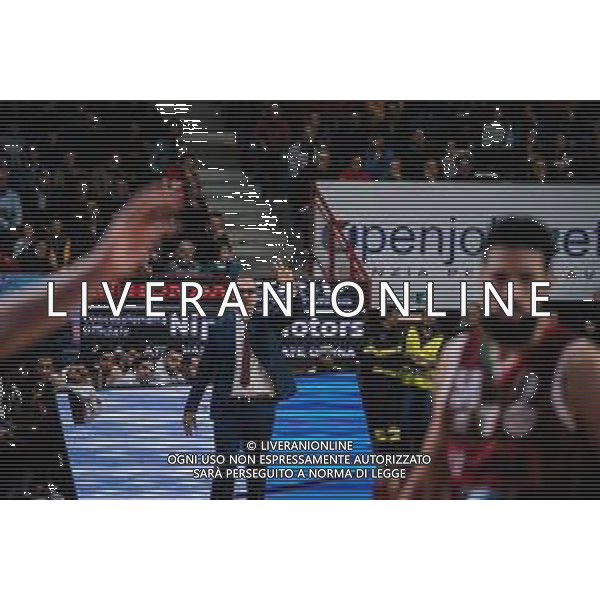 Campionato di Basket Serie A Varese, Italia 17/11/2019 Openjobmetis Varese vs Umana Reyer Venezia Nella foto: de raffaele chiama lo schema FOTO ALESSANDRO NEGRINI-ALESSIO MARINI-AG ALDO LIVERANI SAS
