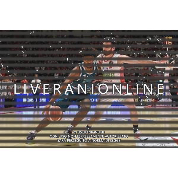 Campionato di Basket Serie A 2019/2020 Pistoia, Italia 17/11/2019 OriOra Pistoia vs Acqua S. Bernardo Cantu Nella foto: Cameron Young (C) su Gianluca della Rosa (P) FOTO FABIO FAGIOLINI-ALESSIO MARINI-AG ALDO LIVERANI SAS