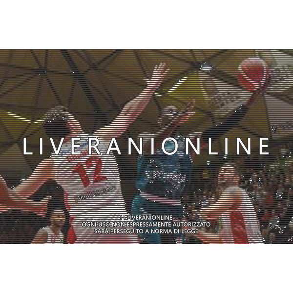 Campionato di Basket Serie A 2019/2020 Pistoia, Italia 17/11/2019 OriOra Pistoia vs Acqua S. Bernardo Cantu Nella foto: Jeremiah Wilson (C) va a canestro tra Angus Brandt (P) e Aristide Landi (P) FOTO FABIO FAGIOLINI-ALESSIO MARINI-AG ALDO LIVERANI SAS