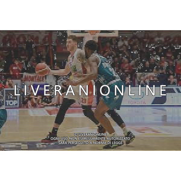 Campionato di Basket Serie A 2019/2020 Pistoia, Italia 17/11/2019 OriOra Pistoia vs Acqua S. Bernardo Cantu Nella foto: Justin Johnson (P) Jason Burnell (C) FOTO FABIO FAGIOLINI-ALESSIO MARINI-AG ALDO LIVERANI SAS