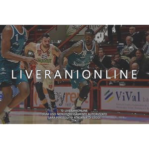 Campionato di Basket Serie A 2019/2020 Pistoia, Italia 17/11/2019 OriOra Pistoia vs Acqua S. Bernardo Cantu Nella foto: Jeremiah Wilson (C) seguito da Aristide Landi (P) FOTO FABIO FAGIOLINI-ALESSIO MARINI-AG ALDO LIVERANI SAS