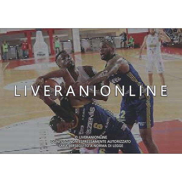 IMOLA 17 11 2019 LE NATURELLE-VERONA SERIE A2 NELLA FOTO DUELLO TRA ANTHONY MORSE IMOLA E JEREMAINE LOVE E MATTIA UDOM VERONA FOTO GIANNI SANNA-AG ALDO LIVERANI SAS