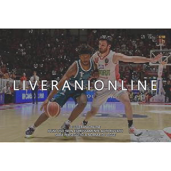 Campionato di Basket Serie A 2019/2020 Pistoia, Italia 17/11/2019 OriOra Pistoia vs Acqua S. Bernardo Cantu Nella foto: Cameron Young (C) su Gianluca della Rosa (P) ©Fabio Fagiolini- Alessio Marini/AGENZIA ALDO LIVERANI SAS