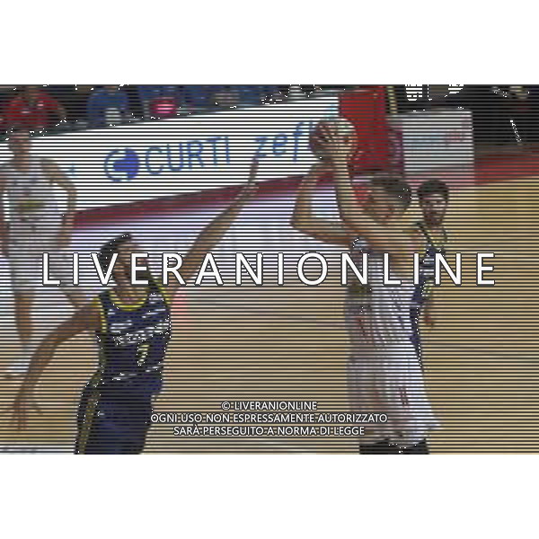 IMOLA 18 11 2019 LE NATURELLE BASKET-TEZENIS VERONA SERIE A2 NELLA FOTO LORENZO BALDASSO AL TIRO IMOLA foto gianni sanna-ag aldo liverani sas
