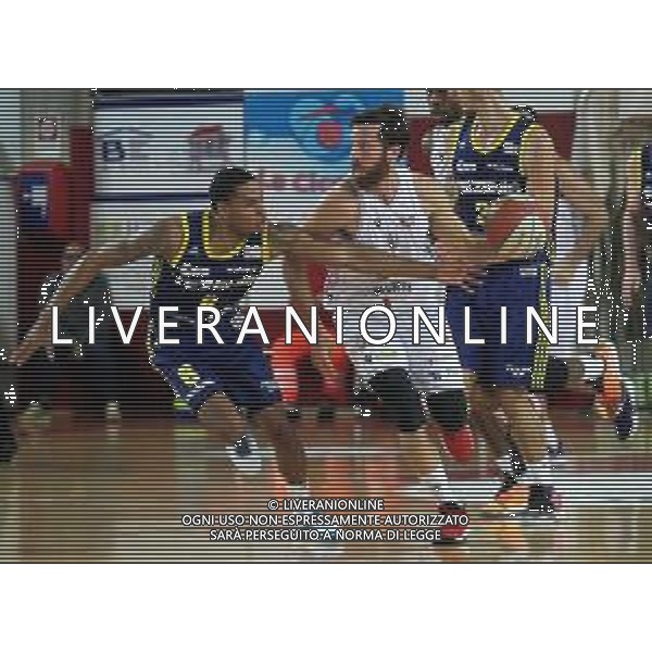 IMOLA 18 11 2019 LE NATURELLE BASKET-TEZENIS VERONA SERIE A2 NELLA FOTO DA DESTRA ROBERT FULTZ IMOLA E JEREMAINE LOVE VERONA foto gianni sanna-ag aldo liverani sas