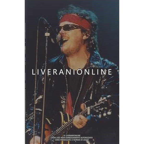 ZUCCHERO, pseudonimo di Adelmo Fornaciari, cantautore e musicista italiano - RETROSPETTIVA Nella foto in concerto a Imola 18-20 Giugno 1999 ©ARCHIVIO/AGENZIA ALDO LIVERANI SAS