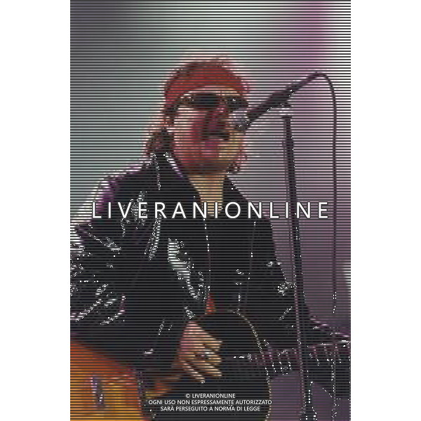 ZUCCHERO, pseudonimo di Adelmo Fornaciari, cantautore e musicista italiano - RETROSPETTIVA Nella foto in concerto a Imola 18-20 Giugno 1999 ©ARCHIVIO/AGENZIA ALDO LIVERANI SAS