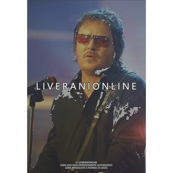 ZUCCHERO, pseudonimo di Adelmo Fornaciari, cantautore e musicista italiano - RETROSPETTIVA Nella foto in concerto a Milano Marzo 2002 ©ARCHIVIO/AGENZIA ALDO LIVERANI SAS