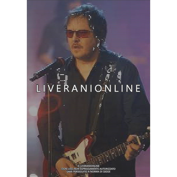 ZUCCHERO, pseudonimo di Adelmo Fornaciari, cantautore e musicista italiano - RETROSPETTIVA Nella foto in concerto a Milano Marzo 2002 ©ARCHIVIO/AGENZIA ALDO LIVERANI SAS