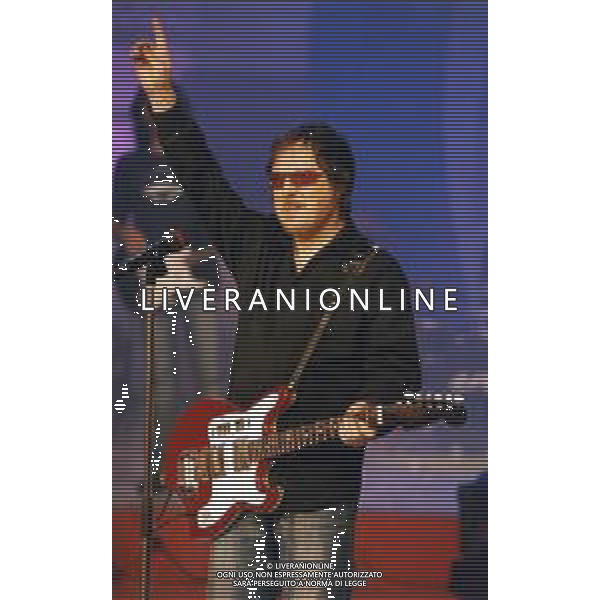 ZUCCHERO, pseudonimo di Adelmo Fornaciari, cantautore e musicista italiano - RETROSPETTIVA Nella foto in concerto a Milano Marzo 2002 ©ARCHIVIO/AGENZIA ALDO LIVERANI SAS