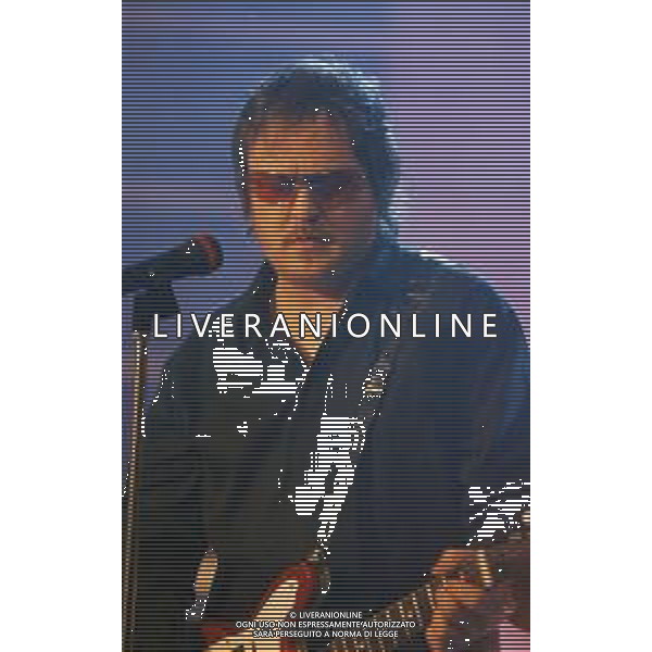 ZUCCHERO, pseudonimo di Adelmo Fornaciari, cantautore e musicista italiano - RETROSPETTIVA Nella foto in concerto a Milano Marzo 2002 ©ARCHIVIO/AGENZIA ALDO LIVERANI SAS