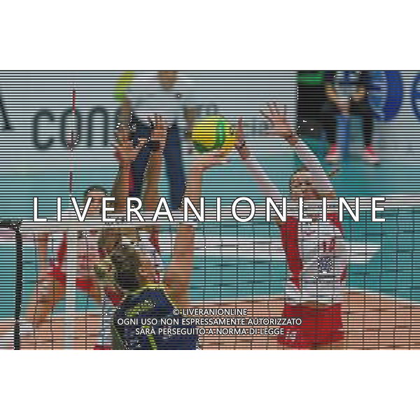 Volley Champions League Women 2019/2020 Treviso, Italia 19/11/2019 Carraro Imoco Conegliano vs Vasas Obuda Budapest Nella foto: Schiacciata di Indre Sorokaite (Conegliano) e muro di Ana Tiemi Takagui e Sanja Kalicanin (Budapest) foto ettore griffoni-alessio marini-ag aldo liverani sas
