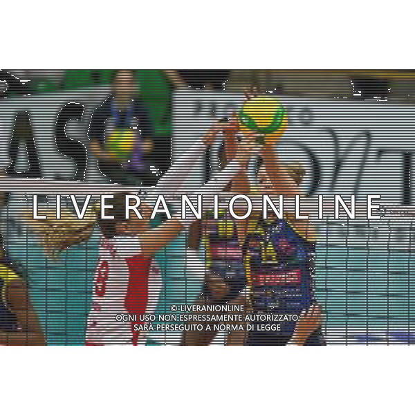 Volley Champions League Women 2019/2020 Treviso, Italia 19/11/2019 Carraro Imoco Conegliano vs Vasas Obuda Budapest Nella foto: Ayshan Abdulazimova (Budapest) vs Joanna Wolosz (Conegliano) foto ettore griffoni-alessio marini-ag aldo liverani sas