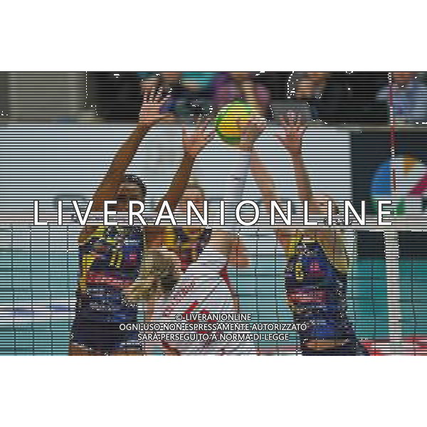 Volley Champions League Women 2019/2020 Treviso, Italia 19/11/2019 Carraro Imoco Conegliano vs Vasas Obuda Budapest Nella foto: Muro di Chiaka Ogbogu e Jennifer Geerties (Conegliano) foto ettore griffoni-alessio marini-ag aldo liverani sas