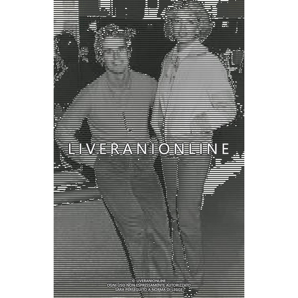 RETROSPETTIVA MARCELLO GUARDUCCI NUOTO NELLA FOTO MARCELLO GUARDUCCI CON MILLY CARLUCCI AG ALDO LIVERANI SAS