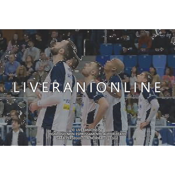 Campionato Italiano di Volley Superlega Serie A 2019/2020 Milano, Italia 20/11/2019 Allianz Milano vs Leo Shoes Modena Nella foto: la squadra aspetta il video-check (Allianz Powervolley Milano) foto elisa calabrese-alessio marini-ag aldo liverani sas