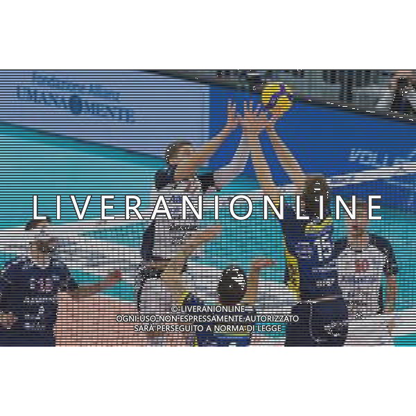 Campionato Italiano di Volley Superlega Serie A 2019/2020 Milano, Italia 20/11/2019 Allianz Milano vs Leo Shoes Modena Nella foto: contrasto tra foto elisa calabrese-alessio marini-ag aldo liverani sas