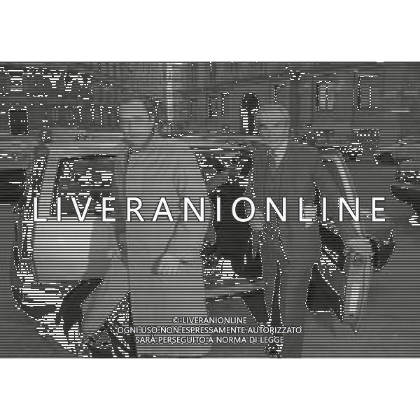 13-04-1995 MILANO PIAZZA DUSE SEDE INTER CESSIONE DELLA PROPRIETA\' DA ERNESTO PELLEGRINI A MASSIMO MORATTI NELLA FOTO GIUSEPPE PRISCO CON IL FIGLIO AG ALDO LIVERANI SAS
