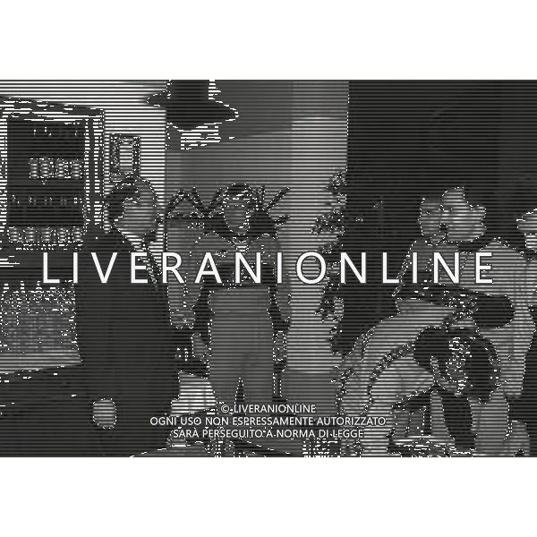 RETROSPETTIVA ERNESTO PELLEGRINI PRESIDENTE FC INTER NELLA FOTO ERNESTO PELLEGRINI NELL\'ANNO 1990 FESTEGGIA IL SUO COMPLEANNO ALLA PINETINA CON I GIOCATORI DELL\'INTER  AG ALDO LIVERANI SAS 