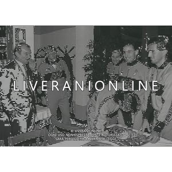 RETROSPETTIVA ERNESTO PELLEGRINI PRESIDENTE FC INTER NELLA FOTO ERNESTO PELLEGRINI NELL\'ANNO 1990 FESTEGGIA IL SUO COMPLEANNO ALLA PINETINA CON I GIOCATORI DELL\'INTER  AG ALDO LIVERANI SAS 