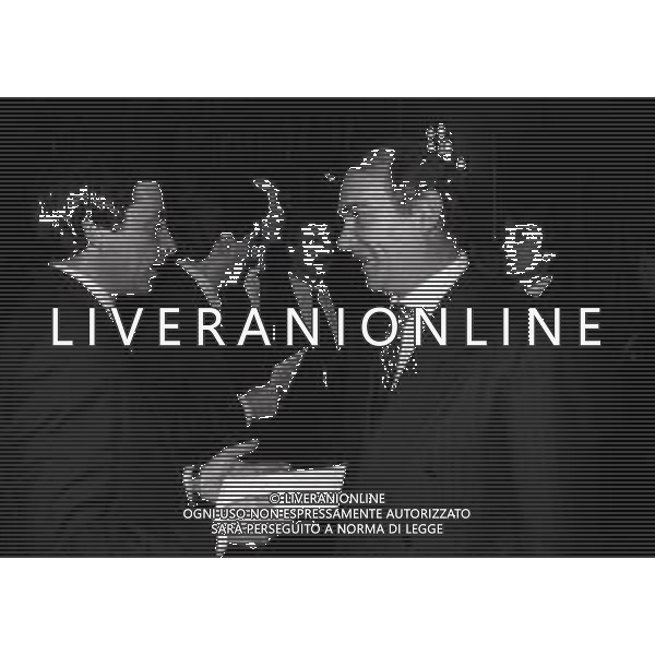 RETROSPETTIVA ERNESTO PELLEGRINI PRESIDENTE FC INTER NELLA FOTO ERNESTO PELLEGRINI NELL\'ANNO 1990 CON L\'ARBIRO PIERO D\'ELIA AG ALDO LIVERANI SAS 