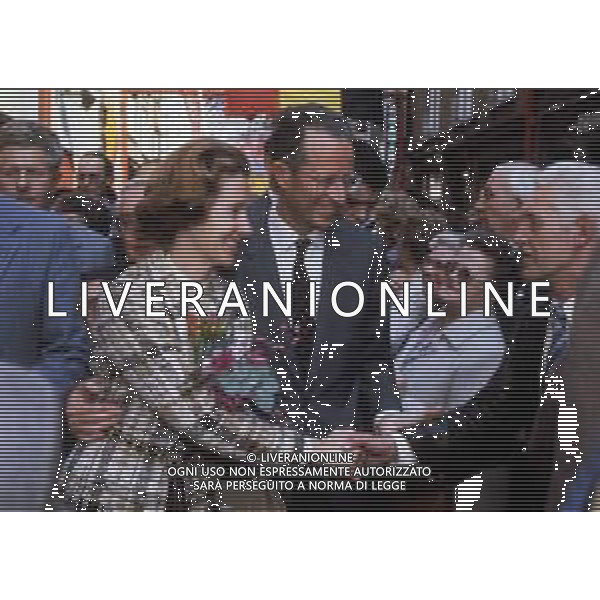 BALDOVINO principe del BELGIO, duca di Brabante, fu RE dei Belgi dal 16 luglio 1951 al 31 luglio 1993, giorno della Sua morte - RETROSPETTIVA Nella foto con la moglie la Regina FABIOLA incontrano la popolazione nel 1982 © ZAMBONI/ARCHIVIO GIOVANNI LIVERANI / AGENZIA ALDO LIVERANI SAS