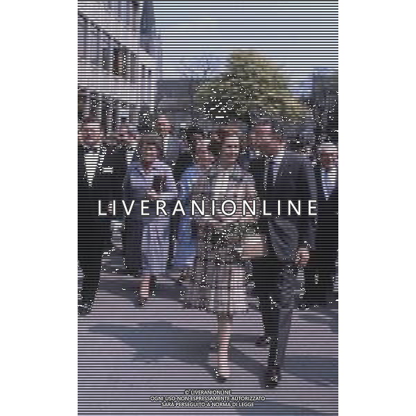 BALDOVINO principe del BELGIO, duca di Brabante, fu RE dei Belgi dal 16 luglio 1951 al 31 luglio 1993, giorno della Sua morte - RETROSPETTIVA Nella foto con la moglie la Regina FABIOLA incontrano la popolazione nel 1982 © ZAMBONI/ARCHIVIO GIOVANNI LIVERANI / AGENZIA ALDO LIVERANI SAS