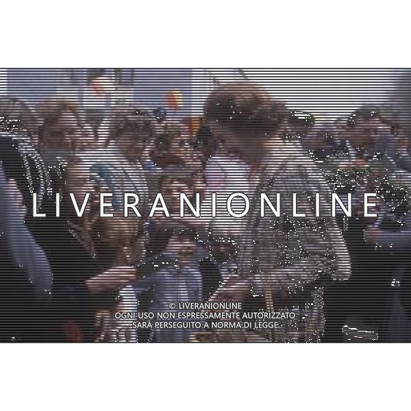 FABIOLA de Mora y Aragon del BELGIO, REGINA dei Belgi dal 16 luglio 1951 al 31 luglio 1993, come consorte di RE Baldovino I - RETROSPETTIVA Nella foto incontra la popolazione nel 1982 © ZAMBONI / ARCHIVIO GIOVANNI LIVERANI/AGENZIA ALDO LIVERANI SAS