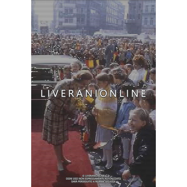 FABIOLA de Mora y Aragon del BELGIO, REGINA dei Belgi dal 16 luglio 1951 al 31 luglio 1993, come consorte di RE Baldovino I - RETROSPETTIVA Nella foto incontra la popolazione nel 1982 © ZAMBONI / ARCHIVIO GIOVANNI LIVERANI/AGENZIA ALDO LIVERANI SAS
