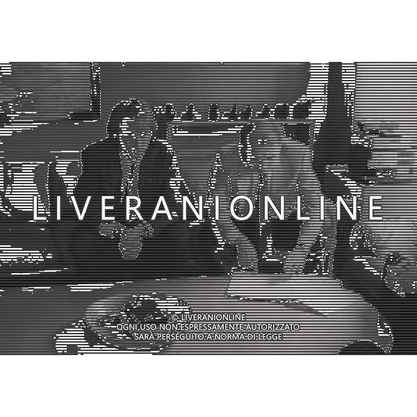 RETROSPETTIVA ERNESTO PELLEGRINI PRESIDENTE INTER NELLA FOTO ERNESTO PELLEGRINI PRESIDENTE INTER NELLA SUA VILLA PRESENTA AI SOCI E ALLA DIRIGENZA IL NUOVO GIOCATORE DAVIDE FONTOLAN AG ALDO LIVERANI SAS 