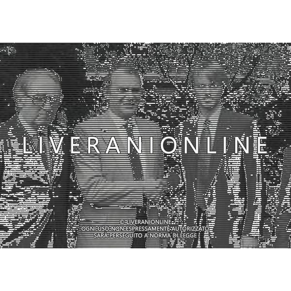 RETROSPETTIVA ERNESTO PELLEGRINI PRESIDENTE INTER NELLA FOTO ERNESTO PELLEGRINI PRESIDENTE INTER NELLA SUA VILLA PRESENTA AI SOCI E ALLA DIRIGENZA IL NUOVO GIOCATORE DAVIDE FONTOLAN GIULIO ABBIEZZI-ERNESTO PELLEGRINI E DAVIDE FONTOLAN AG ALDO LIVERANI SAS  