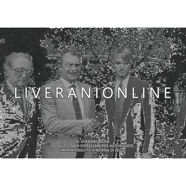 RETROSPETTIVA ERNESTO PELLEGRINI PRESIDENTE INTER NELLA FOTO ERNESTO PELLEGRINI PRESIDENTE INTER NELLA SUA VILLA PRESENTA AI SOCI E ALLA DIRIGENZA IL NUOVO GIOCATORE DAVIDE FONTOLAN GIULIO ABBIEZZI-ERNESTO PELLEGRINI E DAVIDE FONTOLAN AG ALDO LIVERANI SAS 