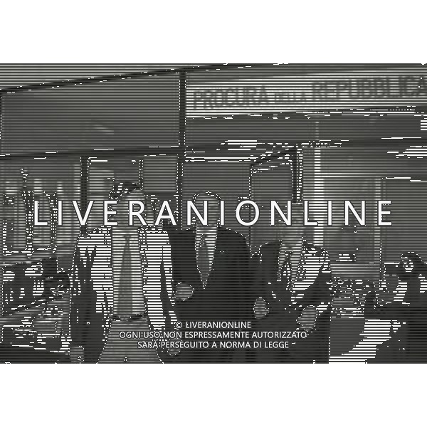 RETROSPETTIVA ERNESTO PELLEGRINI PRESIDENTE INTER NELLA FOTO ERNESTO PELLEGRINI PRESIDENTE INTER NELL\'ANNO 1994 AL TRIBUNALE DI VERBANIA CON I SUOI LEGALI L\'AVVOCATO MASSIMO DI NOIA E L\'AVVOCATO GIUSEPPE PRISCO AG ALDO LIVERANI SAS