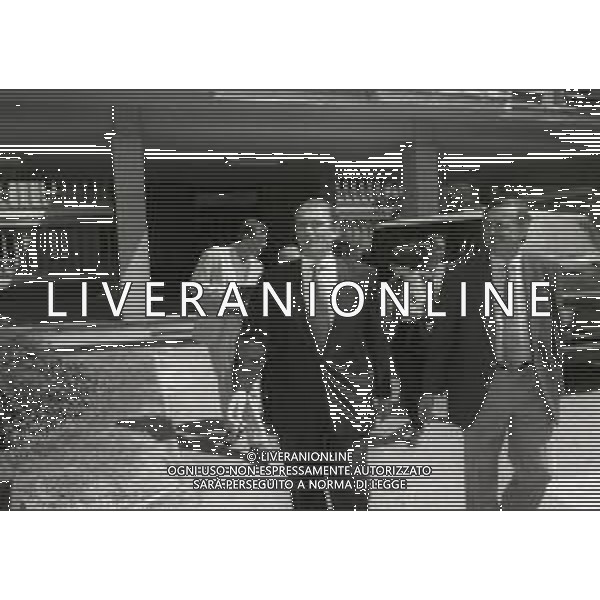 RETROSPETTIVA ERNESTO PELLEGRINI PRESIDENTE INTER NELLA FOTO ERNESTO PELLEGRINI PRESIDENTE INTER NELL\'ANNO 1994 AL TRIBUNALE DI VERBANIA CON I SUOI LEGALI L\'AVVOCATO MASSIMO DI NOIA E L\'AVVOCATO GIUSEPPE PRISCO AG ALDO LIVERANI SAS