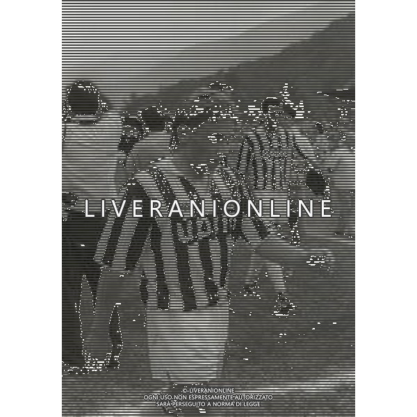 RETROSPETTIVA THOMAS HASSLER CALCIATORE NELLA FOTO THOMAS HASSLER CON LA MAGLIA DELLA JUVENTUS NELL\'ANNO 1990-1991 AG ALDO LIVERANI SAS