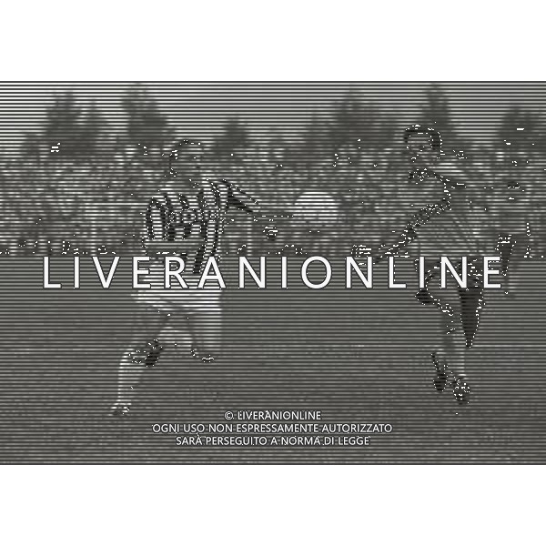 RETROSPETTIVA THOMAS HASSLER CALCIATORE NELLA FOTO THOMAS HASSLER CON LA MAGLIA DELLA JUVENTUS NELL\'ANNO 1990-1991 AG ALDO LIVERANI SAS