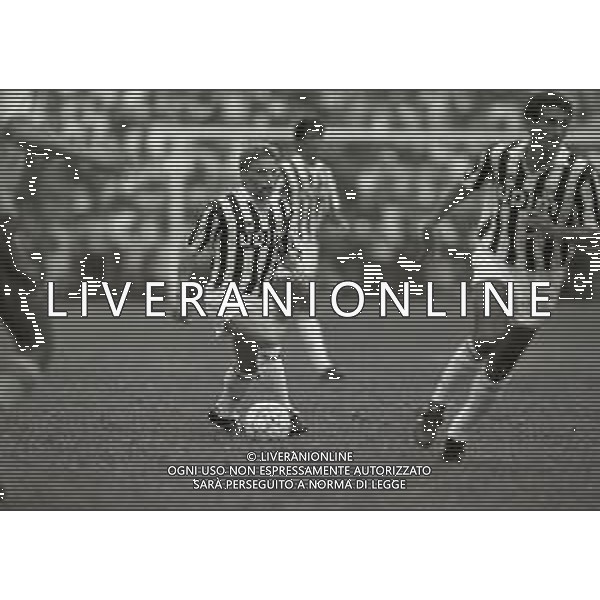 RETROSPETTIVA THOMAS HASSLER CALCIATORE NELLA FOTO THOMAS HASSLER CON LA MAGLIA DELLA JUVENTUS NELL\'ANNO 1990-1991 AG ALDO LIVERANI SAS