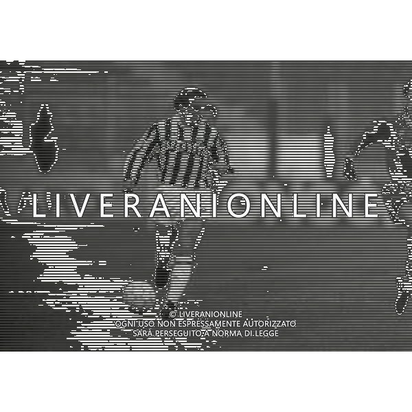 RETROSPETTIVA THOMAS HASSLER CALCIATORE NELLA FOTO THOMAS HASSLER CON LA MAGLIA DELLA JUVENTUS NELL\'ANNO 1990-1991 AG ALDO LIVERANI SAS