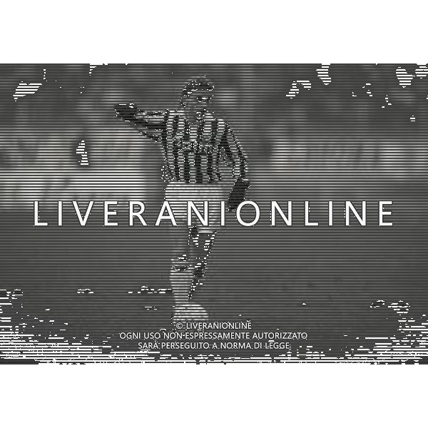 RETROSPETTIVA THOMAS HASSLER CALCIATORE NELLA FOTO THOMAS HASSLER CON LA MAGLIA DELLA JUVENTUS NELL\'ANNO 1990-1991 AG ALDO LIVERANI SAS
