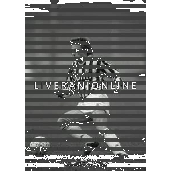 RETROSPETTIVA THOMAS HASSLER CALCIATORE NELLA FOTO THOMAS HASSLER CON LA MAGLIA DELLA JUVENTUS NELL\'ANNO 1990-1991 AG ALDO LIVERANI SAS