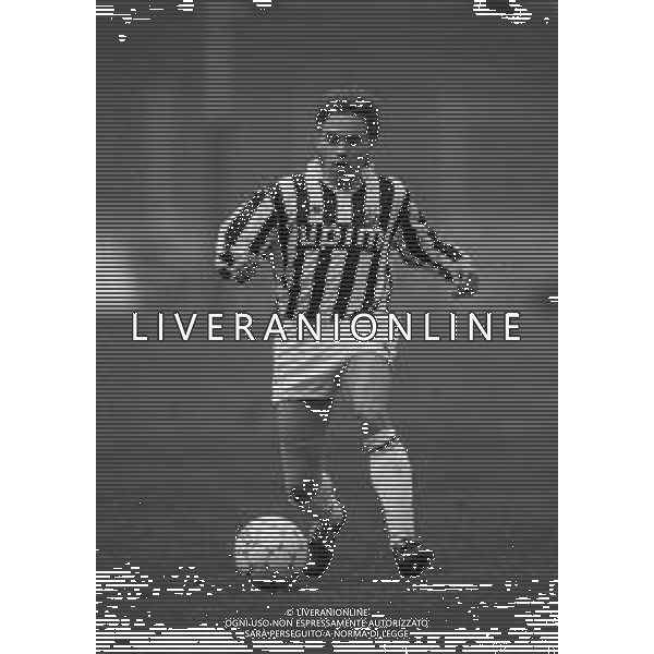 RETROSPETTIVA THOMAS HASSLER CALCIATORE NELLA FOTO THOMAS HASSLER CON LA MAGLIA DELLA JUVENTUS NELL\'ANNO 1990-1991 AG ALDO LIVERANI SAS