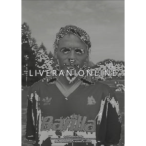 RETROSPETTIVA THOMAS HASSLER CALCIATORE NELLA FOTO THOMAS HASSLER CON LA MAGLIA DELLA ROMA CALCIO NELL\'ANNO 1992-1993 AG ALDO LIVERANI SAS