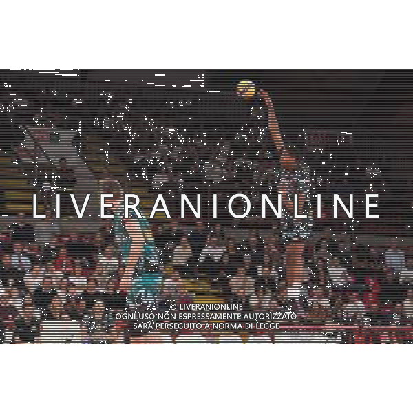 Campionato Italiano di Volley Superlega Serie A 2019/2020 Perugia, Italia 24/11/2019 Sir Safety Conad Perugia vs Consar Ravenna Nella foto: wilfredo leon venero (n.9 schiacciatore sir safety conad perugia) alla battuta FOTO LORIS CERQUIGLINI-ALESSIO MARINI-AG ALDO LIVERANI SAS