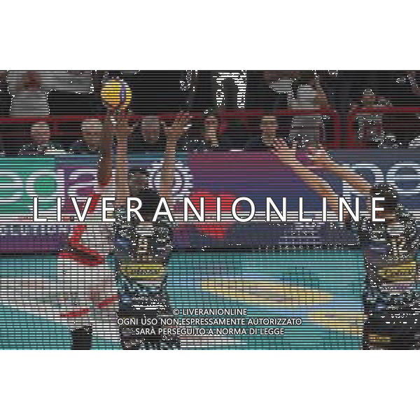 Campionato Italiano di Volley Superlega Serie A 2019/2020 Perugia, Italia 24/11/2019 Sir Safety Conad Perugia vs Consar Ravenna Nella foto: vernon evans sharone (n.10 opposto consar ravenna) schiaccia FOTO LORIS CERQUIGLINI-ALESSIO MARINI-AG ALDO LIVERANI SAS