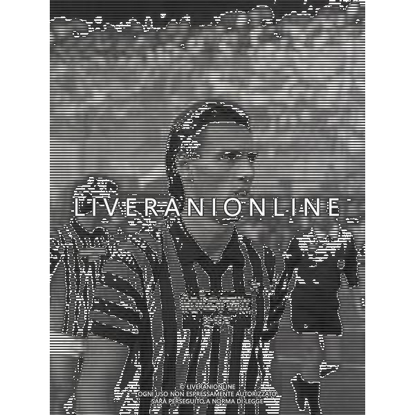 RETROSPETTIVA MARK HATELEY CALCIATORE NELLA FOTO MARK HATELEY CON LA MAGLIA DEL MILAN NELL\'ANNO 1985-1986 AG ALDO LIVERANI SAS